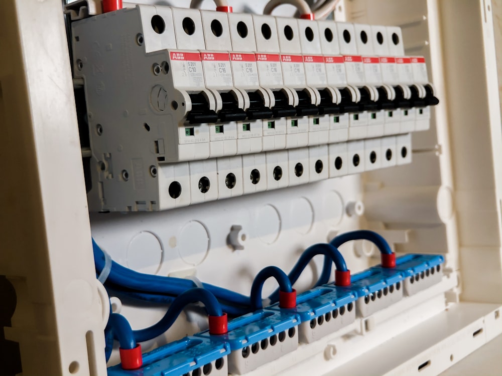 Material eléctrico de alta y baja tensión